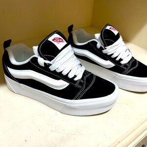 VANS Knu Stack Shoe, size 10